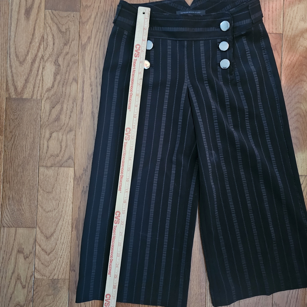 Express Pinstripe Black Wide-Leg Capri Pants w/ Silver Buttons Size 0 - Picture 5 of 6